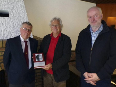 Hankkensbüttel , Kleiner Empfang mit Chor Vorstand des Männerchors Hankensbüttel Wofgang Marx und Bürgermeister Dirk Kölner 10.05.2919